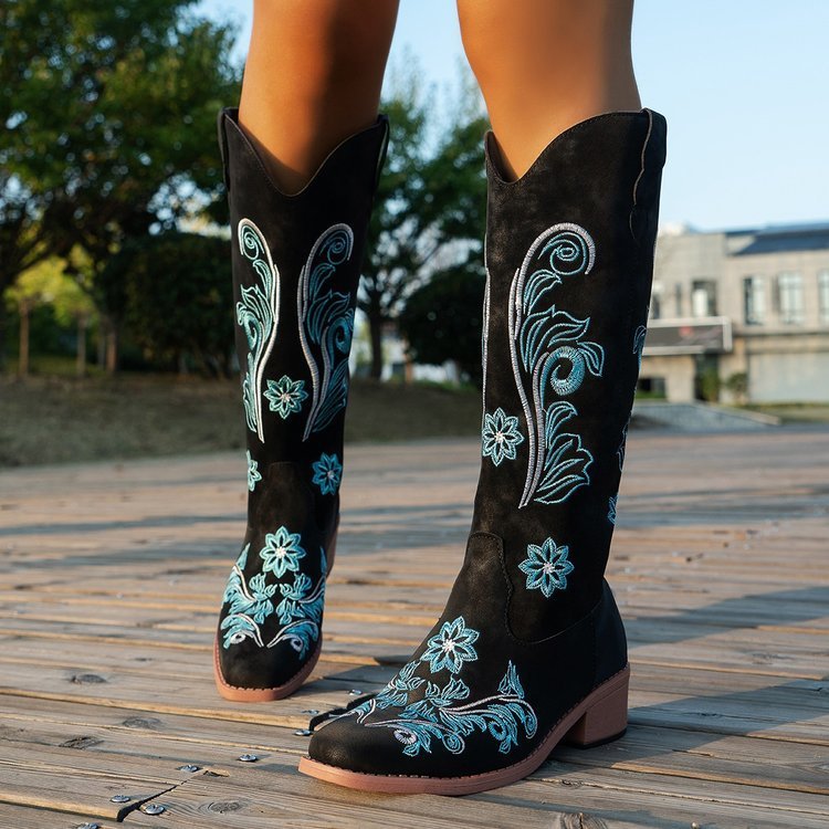 Plus Size High Cylinder Below The Knee Boots - Image 4